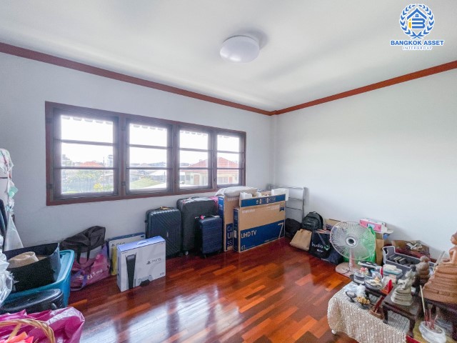 ทาวน์โฮมมือสองย่านกรุงเทพฯ ซอยนาคนิวาส37 แยก 1-8 เนื้อที่กว้าง 21.30 ตร.ว. พร้อมฟังก์ชัน 4 ห้องนอน 3 ห้องน้ำ ที่จอดรถ 1 คัน ภายในตกแต่งสวย ทำเลใจกลางเมือง รายล้อมด้วยสิ่งอำนวยความสะดวก เชื่อมต่อถนนประเสริฐมนูญกิจ ถนนรามอินทรา ใช้เวลาเพียง 11 นาทีถึงทางด่วน"ฉลองรัช"